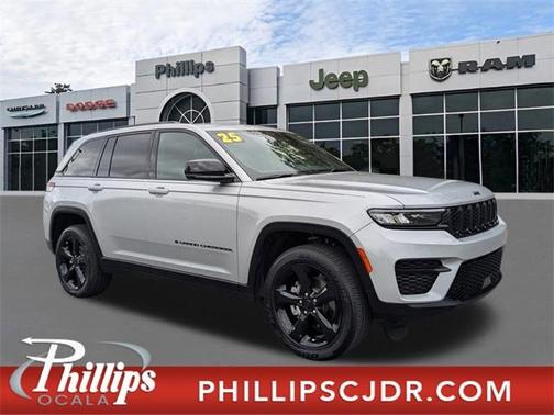 2025 Jeep Grand Cherokee Laredo