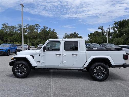Bright White Clearcoat 2026 Jeep Gladiator Sport