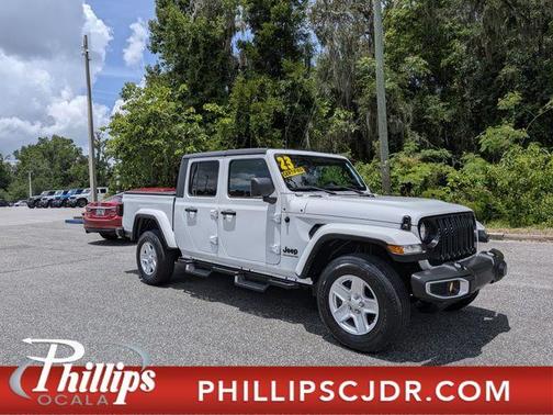 Bright White Clearcoat 2023 Jeep Gladiator Sport