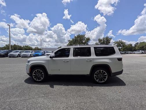 Bright White Clearcoat 2022 Jeep Wagoneer Series III
