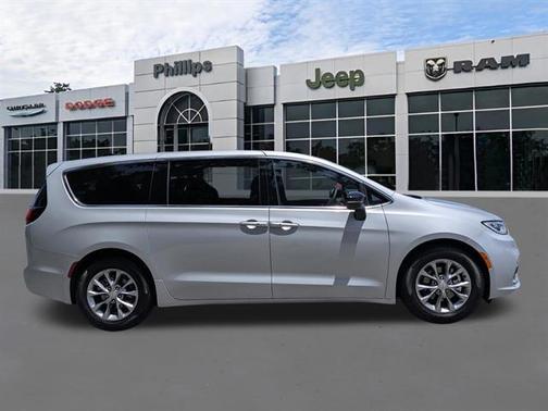 Silver Mist Clearcoat 2026 Chrysler Pacifica Limited
