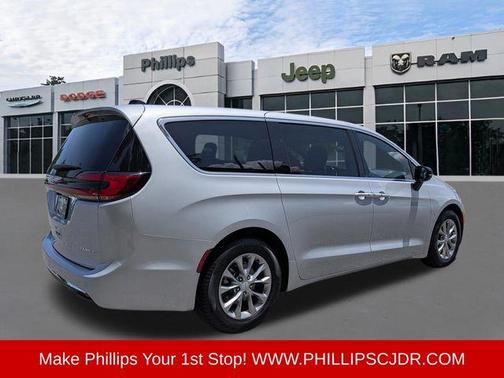 Silver Mist Clearcoat 2026 Chrysler Pacifica Limited