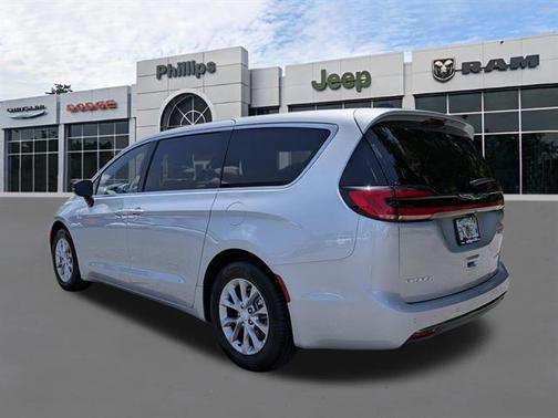 Silver Mist Clearcoat 2026 Chrysler Pacifica Limited