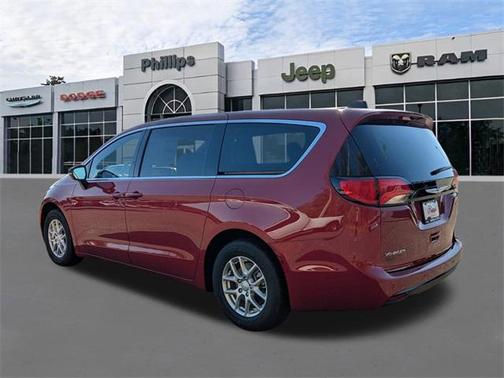 2026 Chrysler Voyager LX