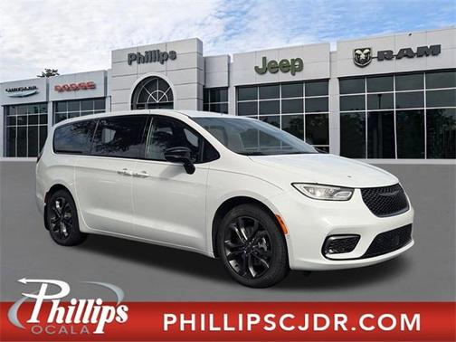 2026 Chrysler Pacifica Select