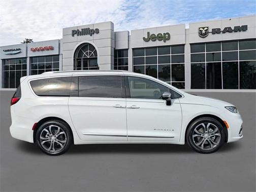 2026 Chrysler Pacifica Pinnacle