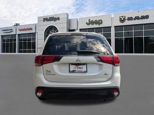 2020 Mitsubishi Outlander SE