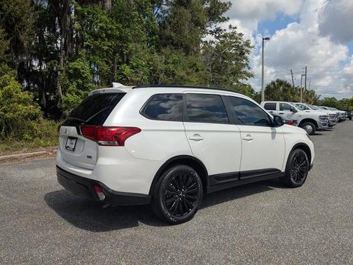 Pearl White 2020 Mitsubishi Outlander SE