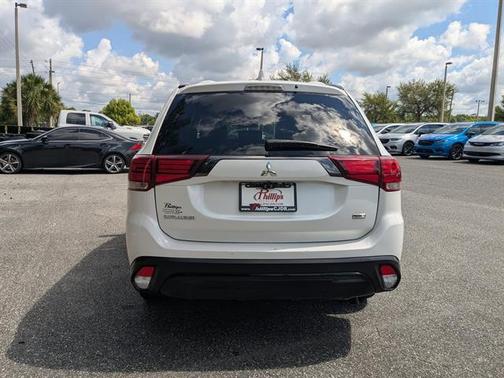 Pearl White 2020 Mitsubishi Outlander SE