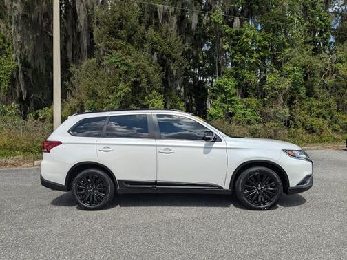 Pearl White 2020 Mitsubishi Outlander SE