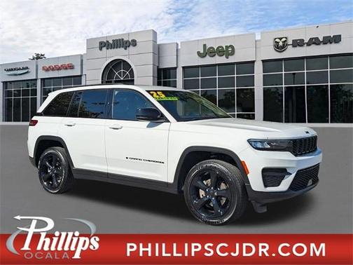 2025 Jeep Grand Cherokee Laredo