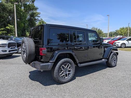 Black Clearcoat 2026 Jeep Wrangler Sahara