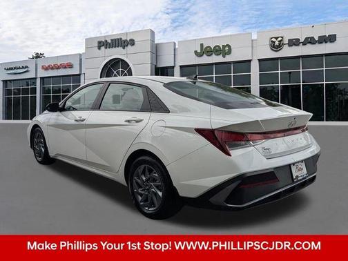 White 2024 Hyundai ELANTRA SEL
