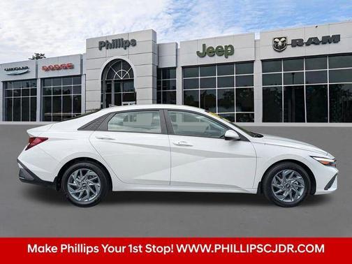 White 2024 Hyundai ELANTRA SEL
