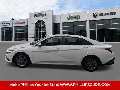 White 2024 Hyundai ELANTRA SEL