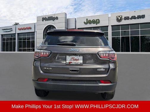 Granite Crystal Clearcoat Metallic 2019 Jeep Compass Latitude