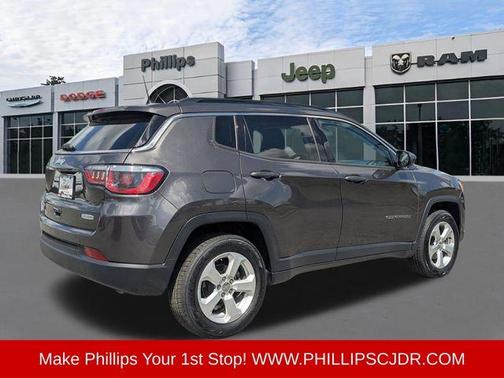 Granite Crystal Clearcoat Metallic 2019 Jeep Compass Latitude