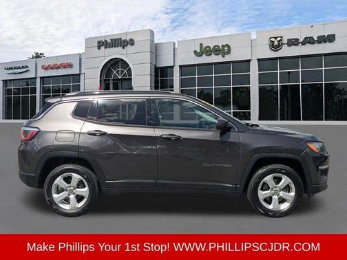 Granite Crystal Clearcoat Metallic 2019 Jeep Compass Latitude