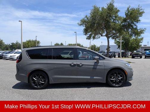 Ceramic Gray 2021 Chrysler Pacifica Touring