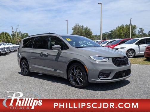 Ceramic Gray 2021 Chrysler Pacifica Touring