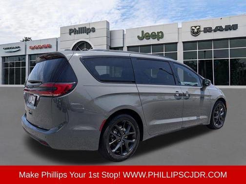 Ceramic Gray 2021 Chrysler Pacifica Touring