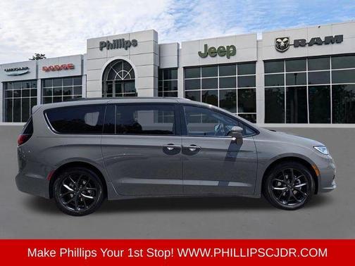 Ceramic Gray 2021 Chrysler Pacifica Touring