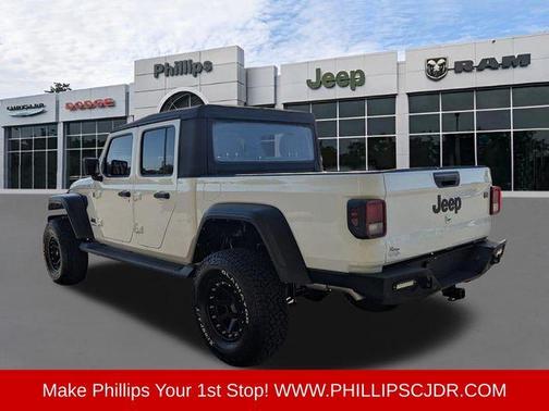 Bright White Clearcoat 2023 Jeep Gladiator Sport