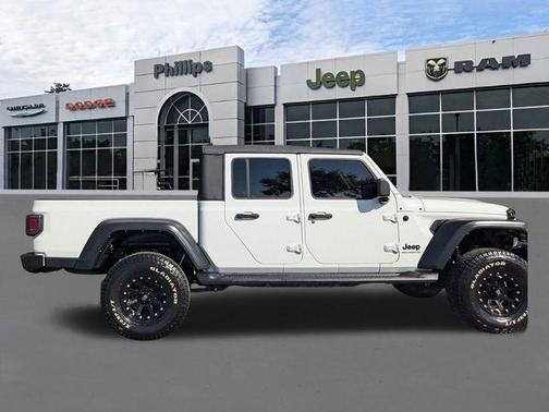 2023 Jeep Gladiator Sport