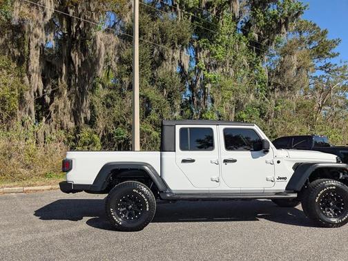 2023 Jeep Gladiator Sport