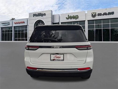 2026 Jeep Grand Cherokee Laredo