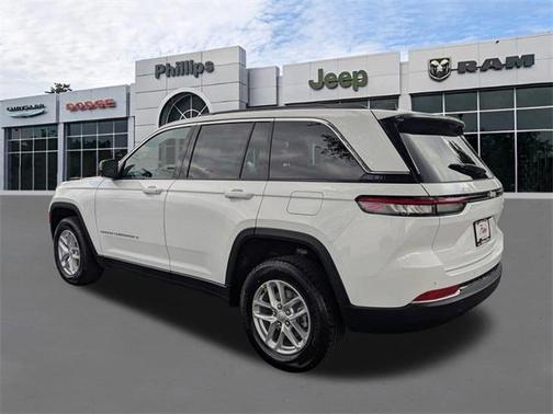 2026 Jeep Grand Cherokee Laredo