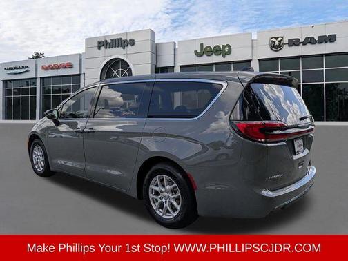 Gray Clearcoat 2025 Chrysler Pacifica Select