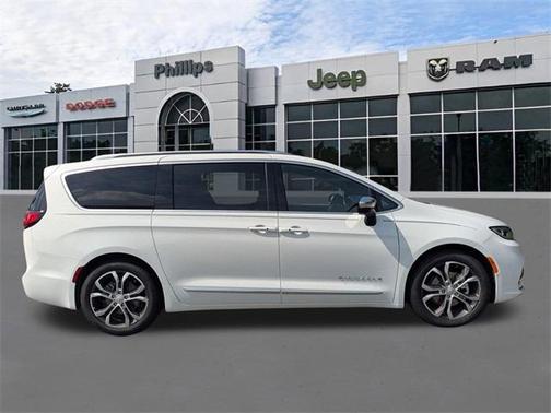2026 Chrysler Pacifica Pinnacle