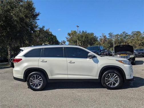 2019 Toyota Highlander 