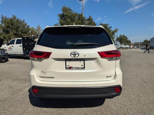 2019 Toyota Highlander 