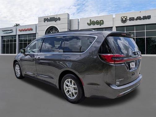 Granite Crystal Clearcoat Metallic 2022 Chrysler Pacifica Touring-L