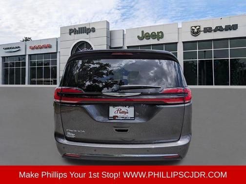 Granite Crystal Clearcoat Metallic 2022 Chrysler Pacifica Touring-L
