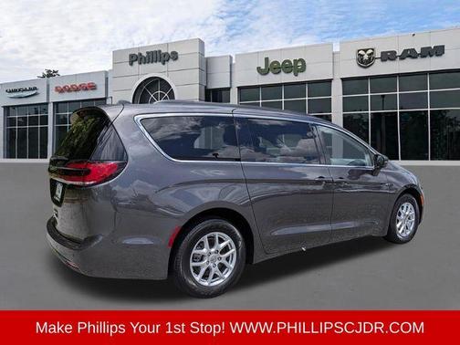 Granite Crystal Clearcoat Metallic 2022 Chrysler Pacifica Touring-L
