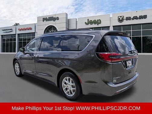 Granite Crystal Clearcoat Metallic 2022 Chrysler Pacifica Touring-L
