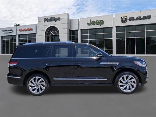 Black 2024 Lincoln Navigator Premiere