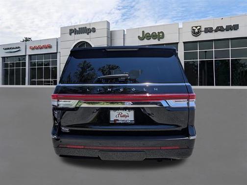 Black 2024 Lincoln Navigator Premiere