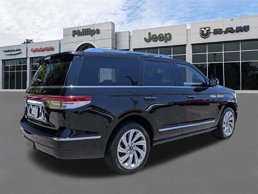 Black 2024 Lincoln Navigator Premiere