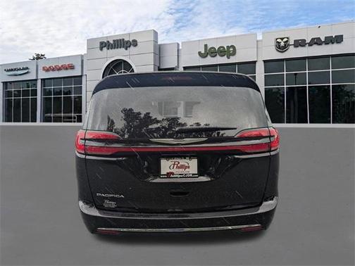 2024 Chrysler Pacifica Touring-L