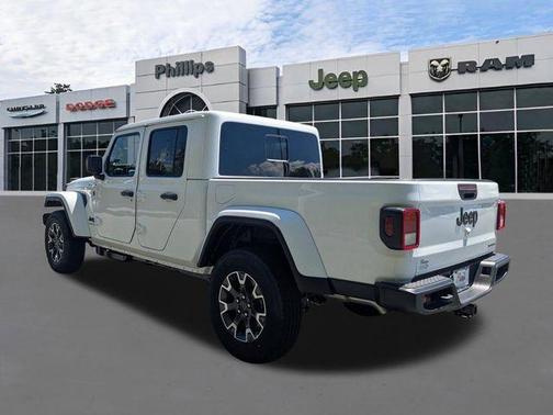 Bright White Clearcoat 2026 Jeep Gladiator Sport