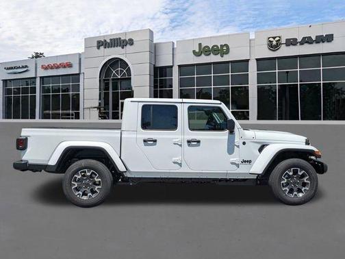 Bright White Clearcoat 2026 Jeep Gladiator Sport