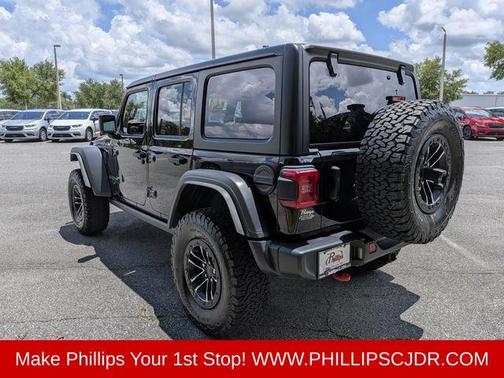 Black Clearcoat 2024 Jeep Wrangler Rubicon