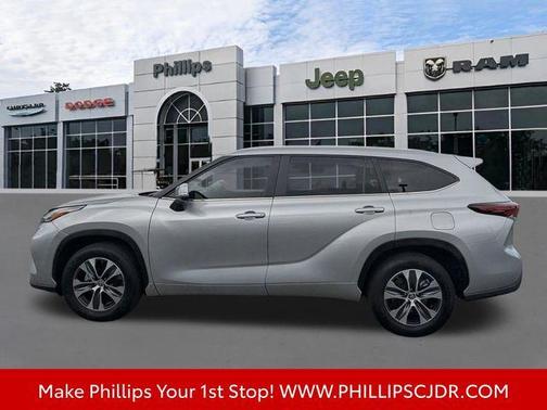 Celestial Silver Metallic 2024 Toyota Highlander XLE