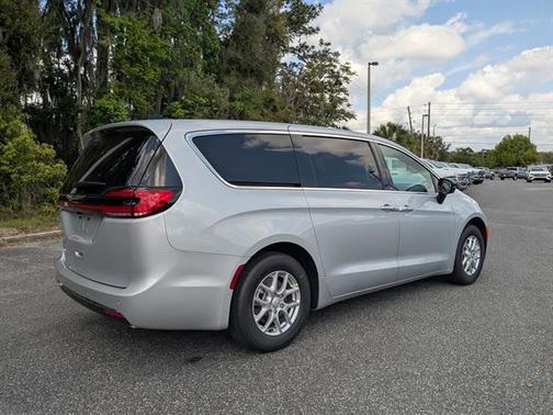 Silver Mist Clearcoat 2026 Chrysler Pacifica Select
