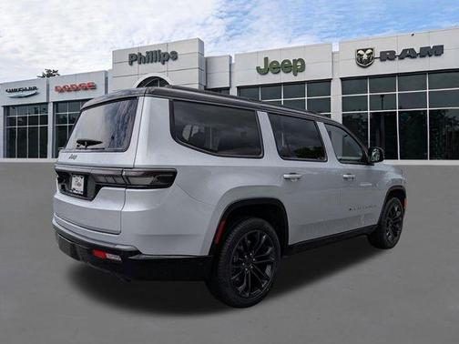 Silver Zynith 2026 Jeep Grand Wagoneer RESERVE