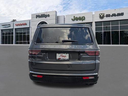 2023 Jeep Wagoneer Base